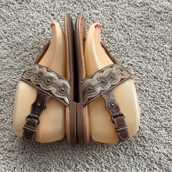 Ariat Brown Leather Thong Sandals Sz 6 Adjustable Studded Boho Festival Western - Picture 7 of 12